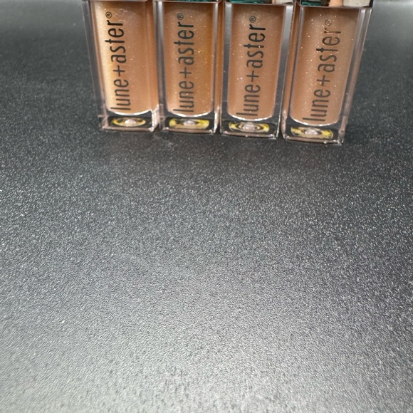 Lune+Aster Set of 4 Travel Size Lip Glosses in shade Founder - Picture 6 of 6